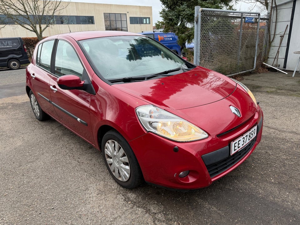 Renault Clio III 1,2 16V Advantage 5d