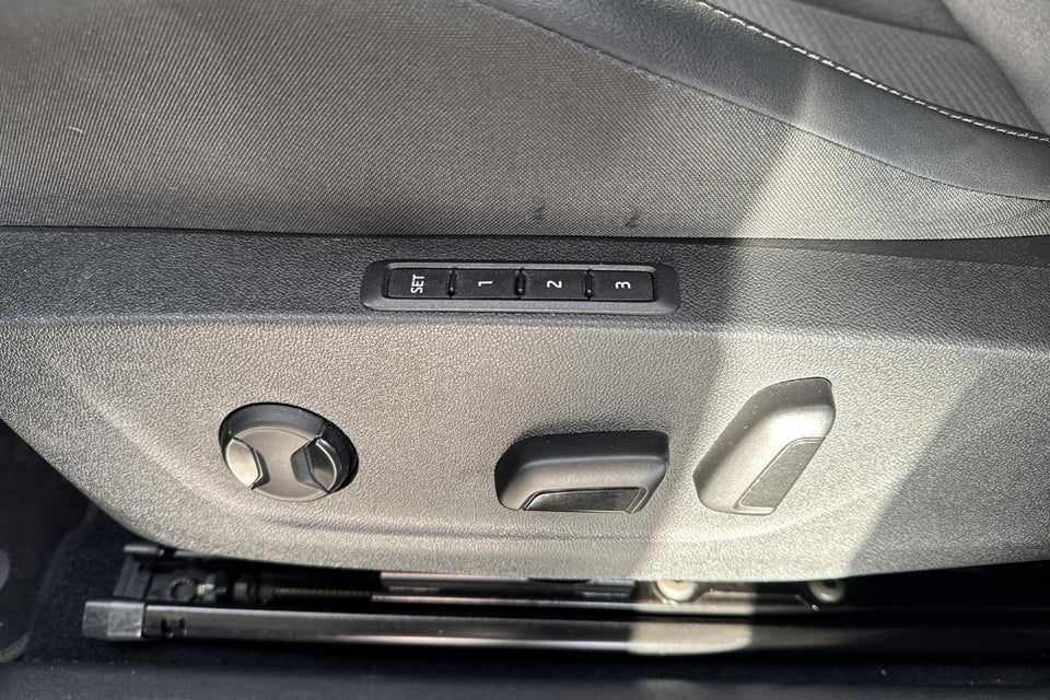 Skoda Enyaq 60 iV Plus 5d