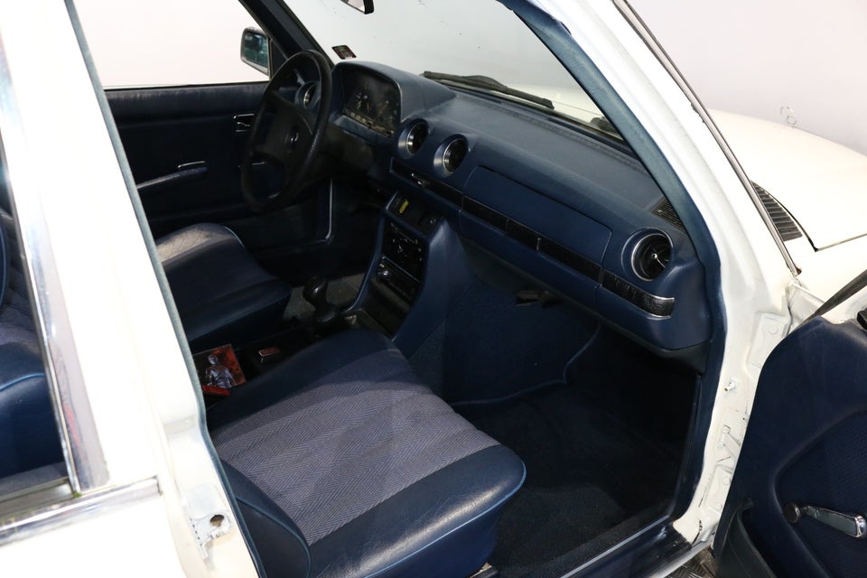 Mercedes 230 E 2,3  4d