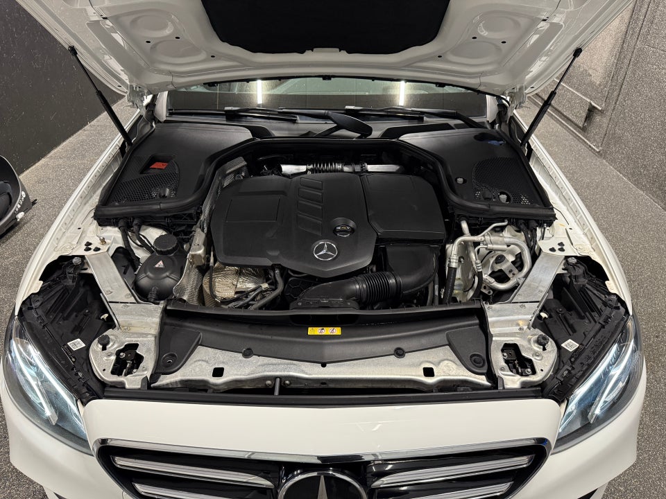 Mercedes E220 d 2,0 AMG Line stc. aut. 5d