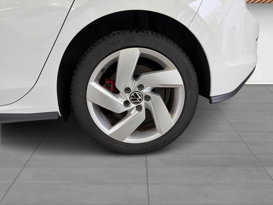 VW Golf VIII 1,4 GTE DSG 5d