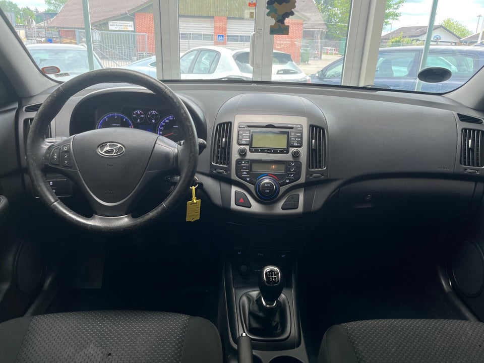 Hyundai i30 1,6 CRDi 90 Classic Sense Eco 5d