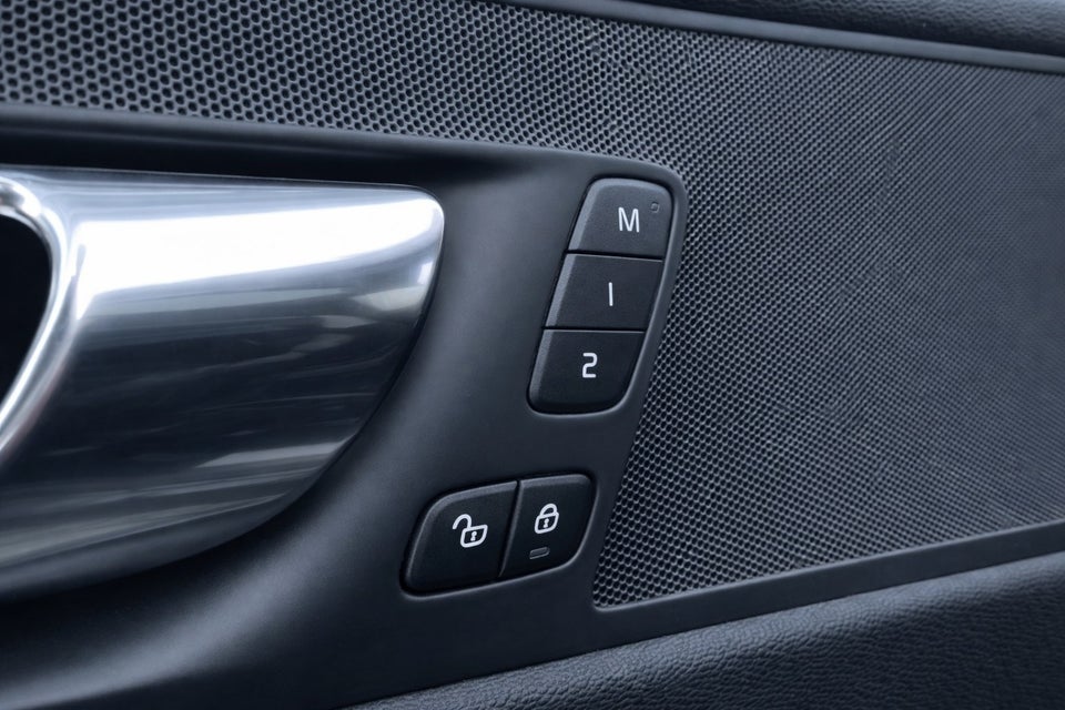 Volvo XC60 2,0 T6 ReCharge R-Design aut. AWD Van 5d