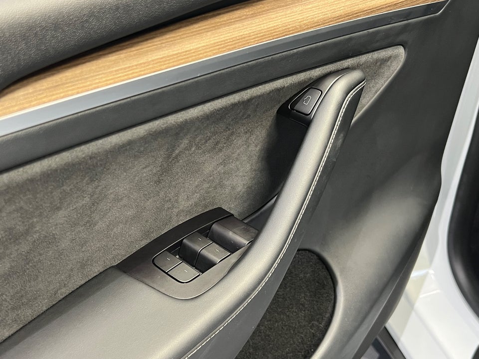 Tesla Model Y RWD 5d