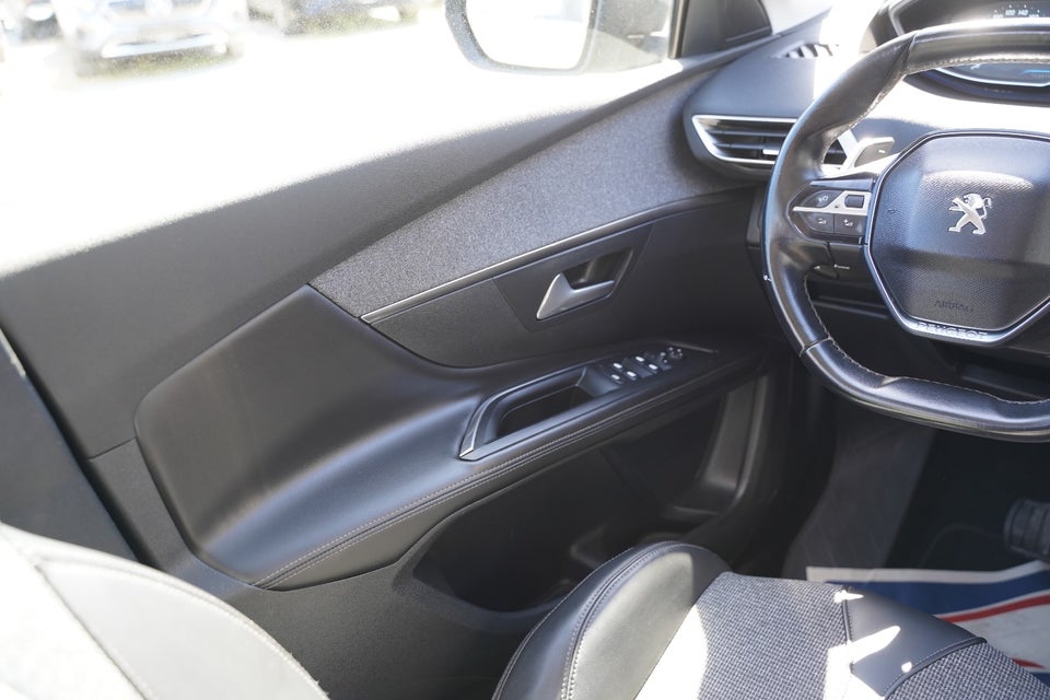 Peugeot 5008 1,6 BlueHDi 120 Allure EAT6 7prs 5d