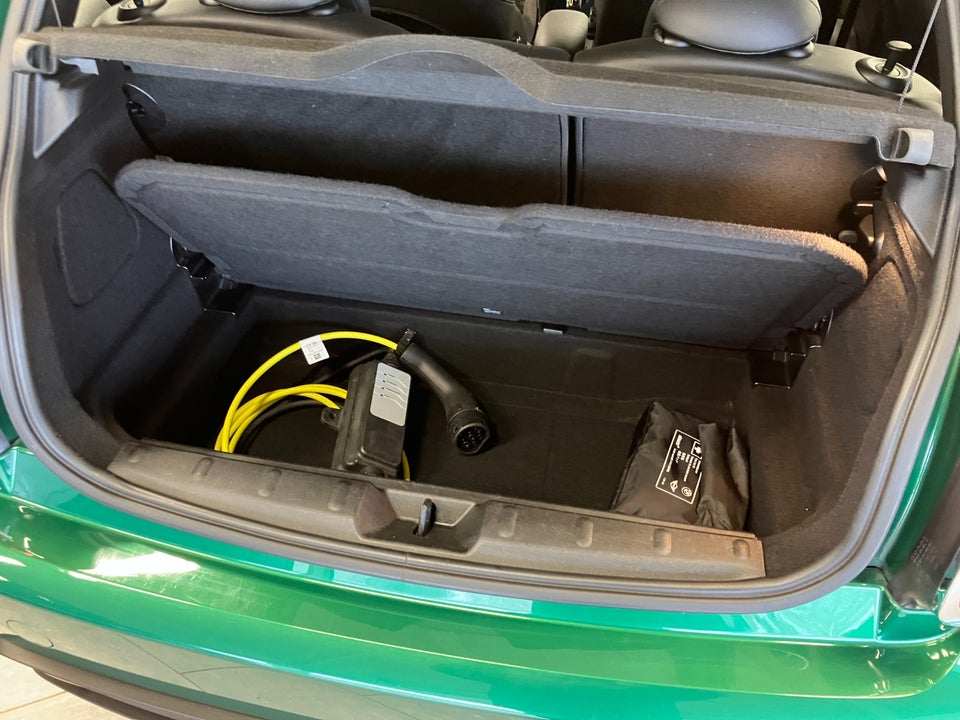 MINI Cooper SE Essential 3d