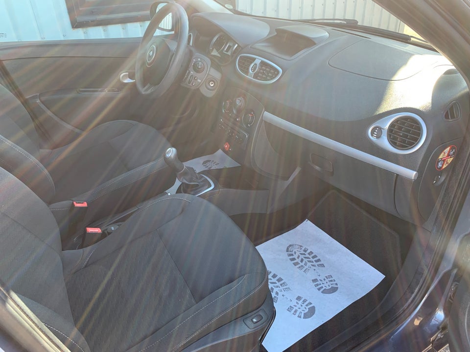 Renault Clio III 1,2 16V Avantage 5d