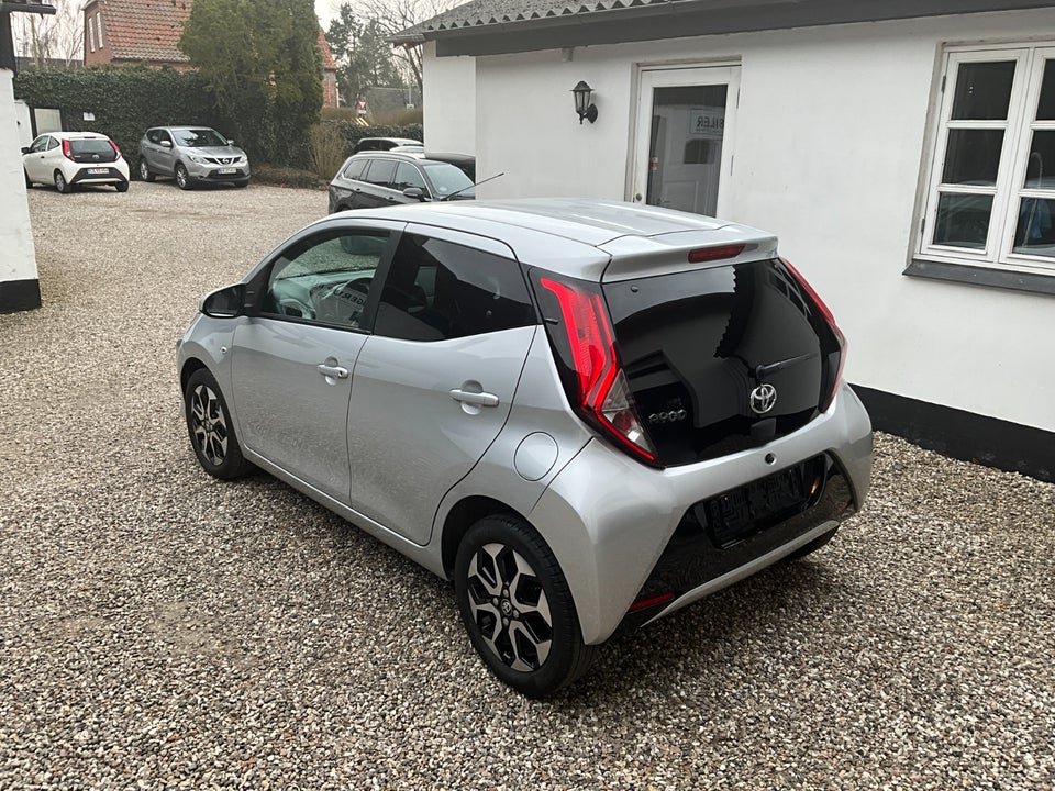 Toyota Aygo 1,0 VVT-i x-pose x-shift 5d