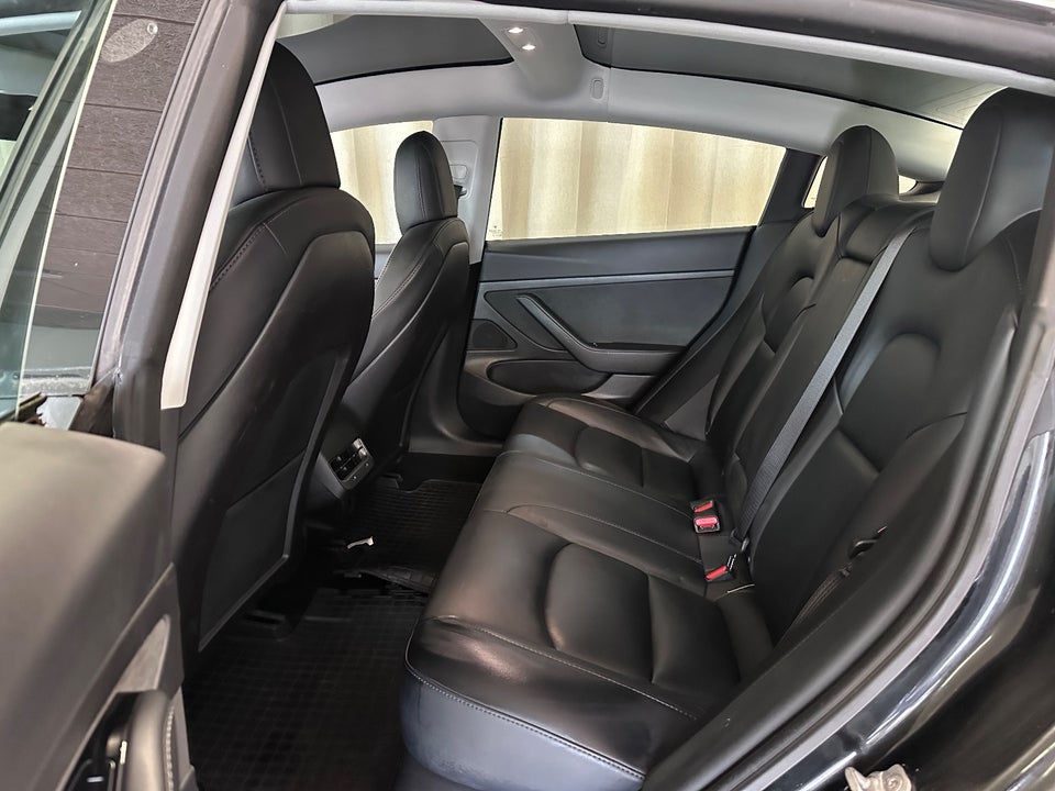 Tesla Model 3 Standard Range+ RWD 4d