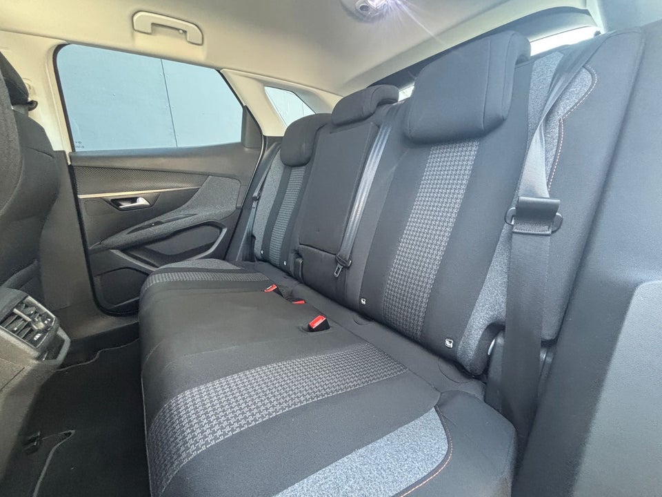Peugeot 3008 1,2 e-THP 130 Allure 5d