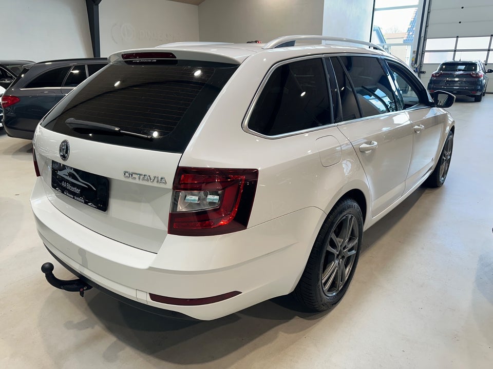 Skoda Octavia 1,6 TDi 115 Style Combi DSG 5d