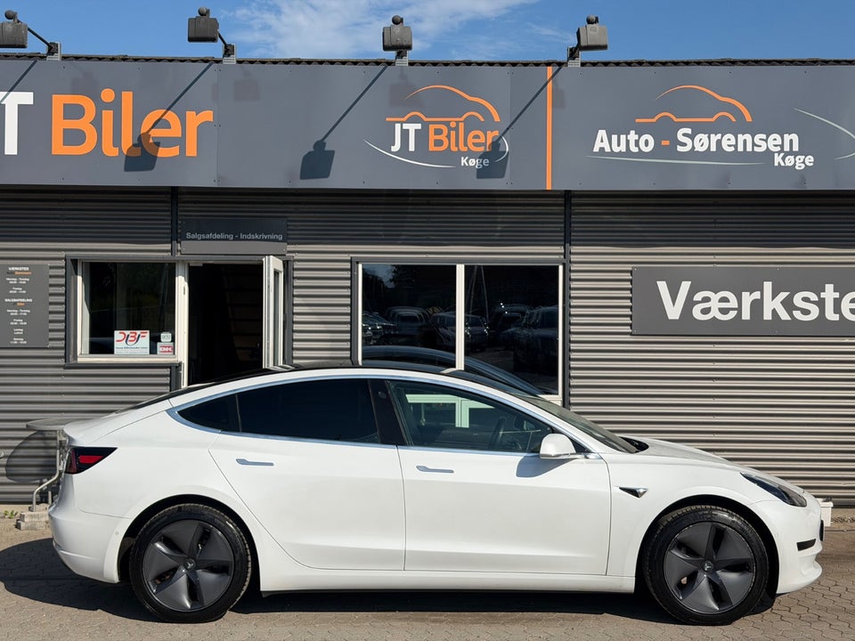 Tesla Model 3 Standard Range+ RWD 4d