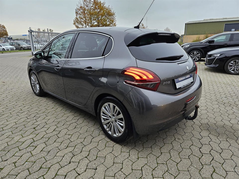 Peugeot 208 1,2 PureTech 82 Signature Sky 5d