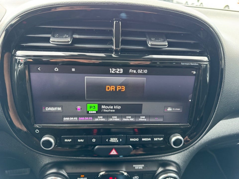 Kia e-Soul 64 Premium Luxury Van 5d