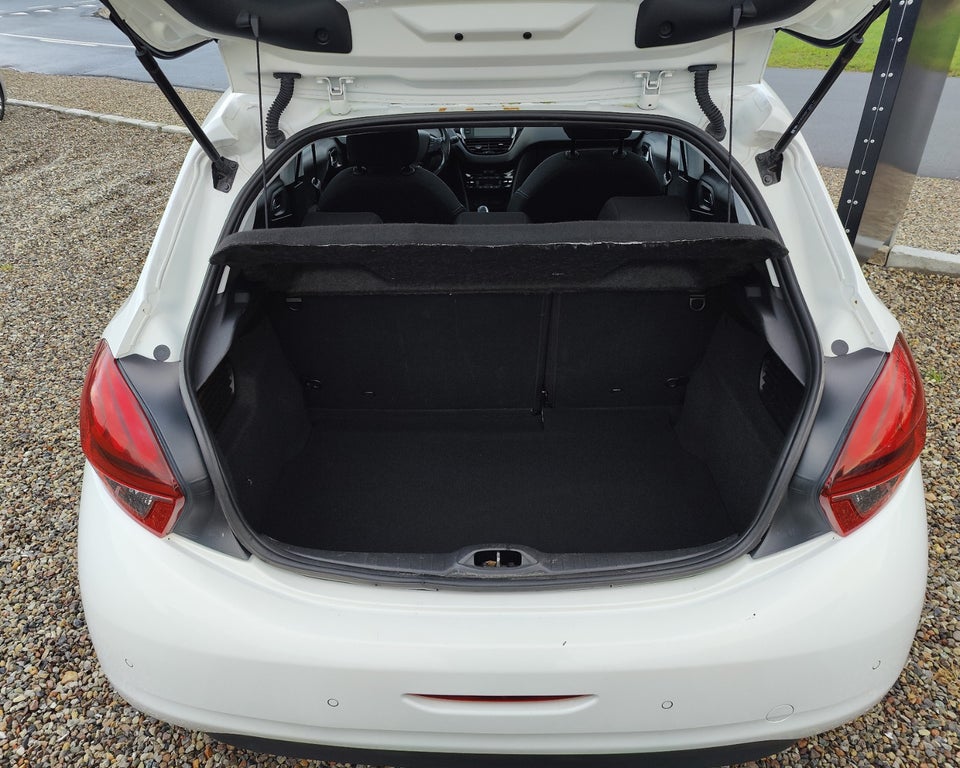 Peugeot 208 1,6 BlueHDi 100 Allure Sky 5d