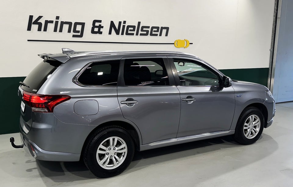 Mitsubishi Outlander 2,4 PHEV Instyle CVT 4WD 5d
