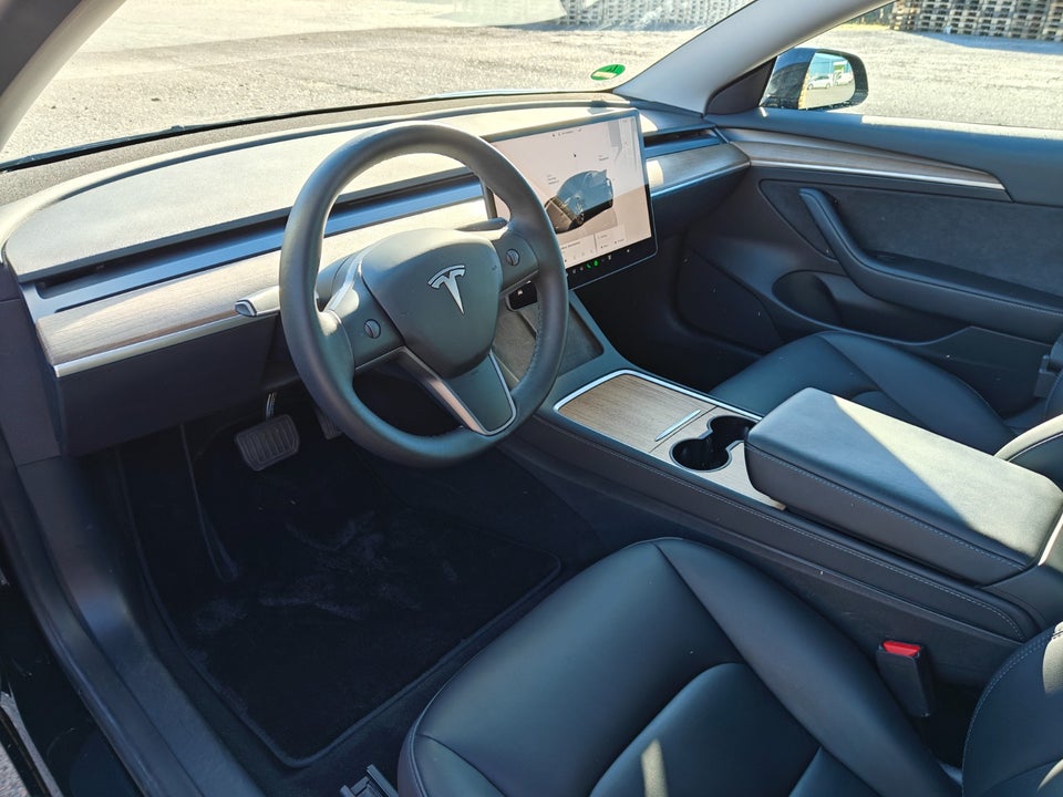 Tesla Model 3 Long Range AWD 4d