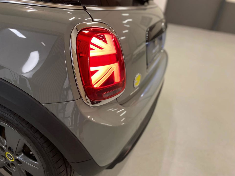 MINI Cooper SE Essential 3d