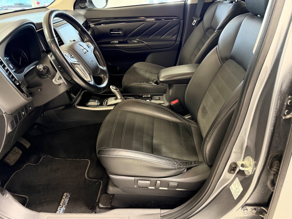 Mitsubishi Outlander 2,4 PHEV Instyle CVT 4WD 5d