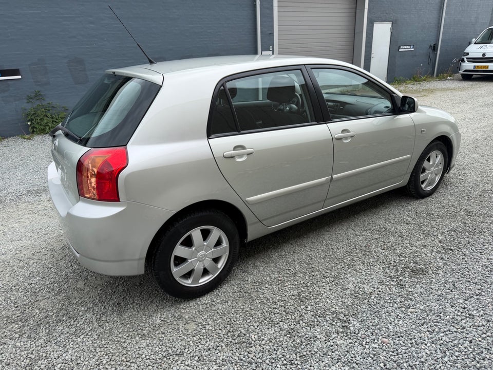 Toyota Corolla 1,6 Luna 5d