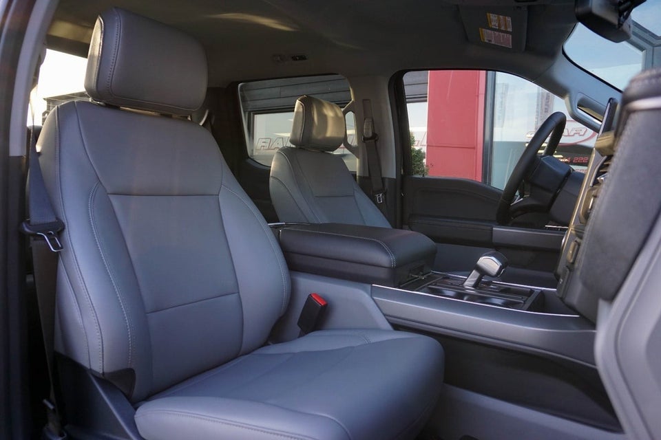 Ford F-150 123 Lightning Flash Extended Range 4d