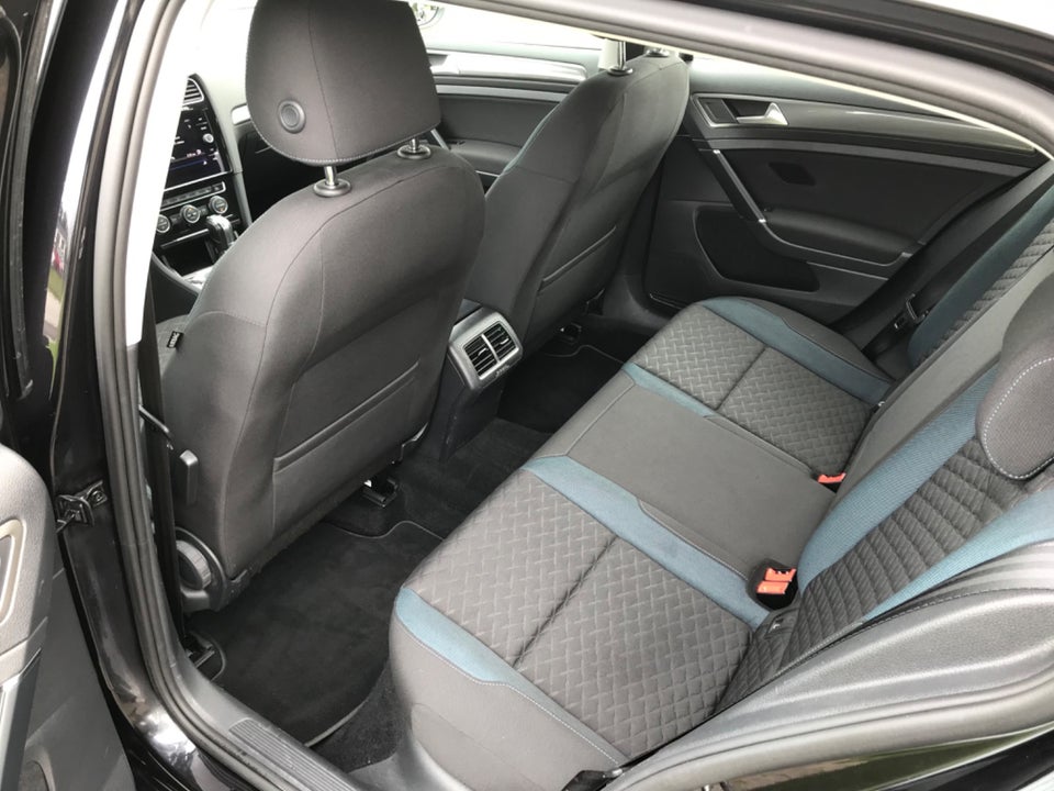 VW Golf VII 1,6 TDi 115 IQ.Drive 5d