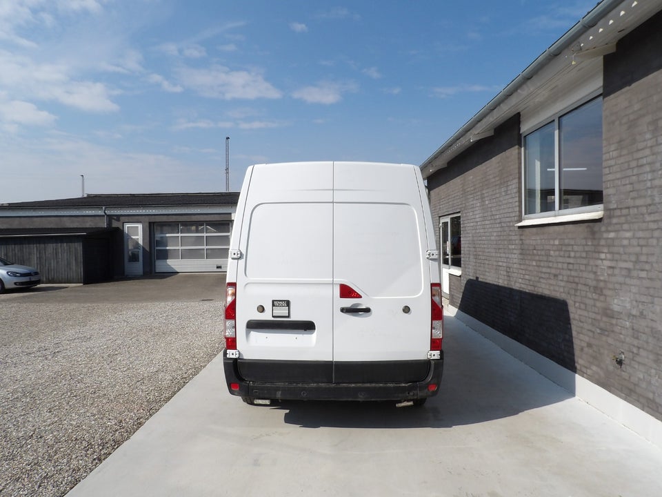 Renault Master IV T35 2,3 dCi 180 L3H3 Kassevogn