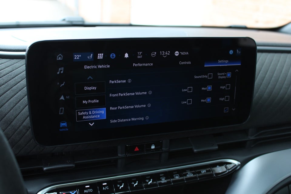 Abarth 500e Scorpionissima 3d