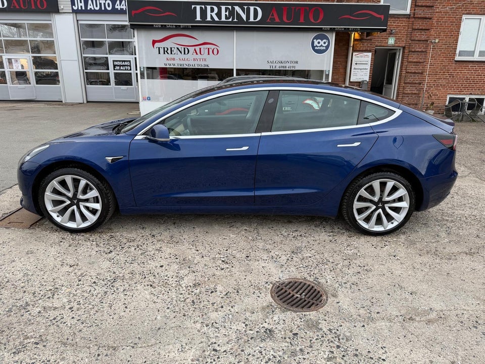 Tesla Model 3 Standard Range+ RWD 4d