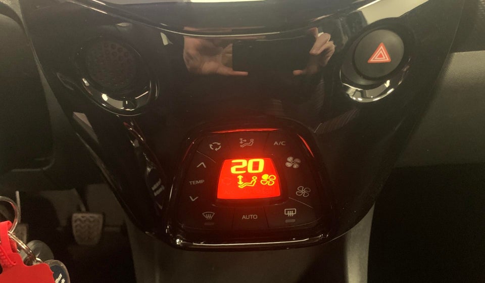 Citroën C1 1,0 VTi Shine 5d