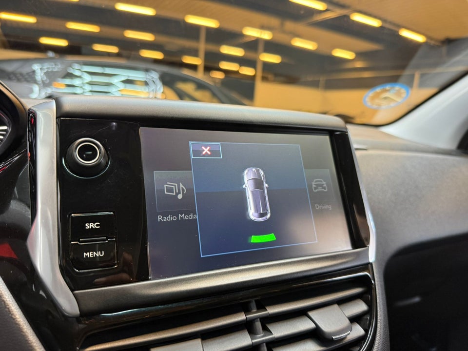 Peugeot 208 1,2 VTi Allure Sky 5d