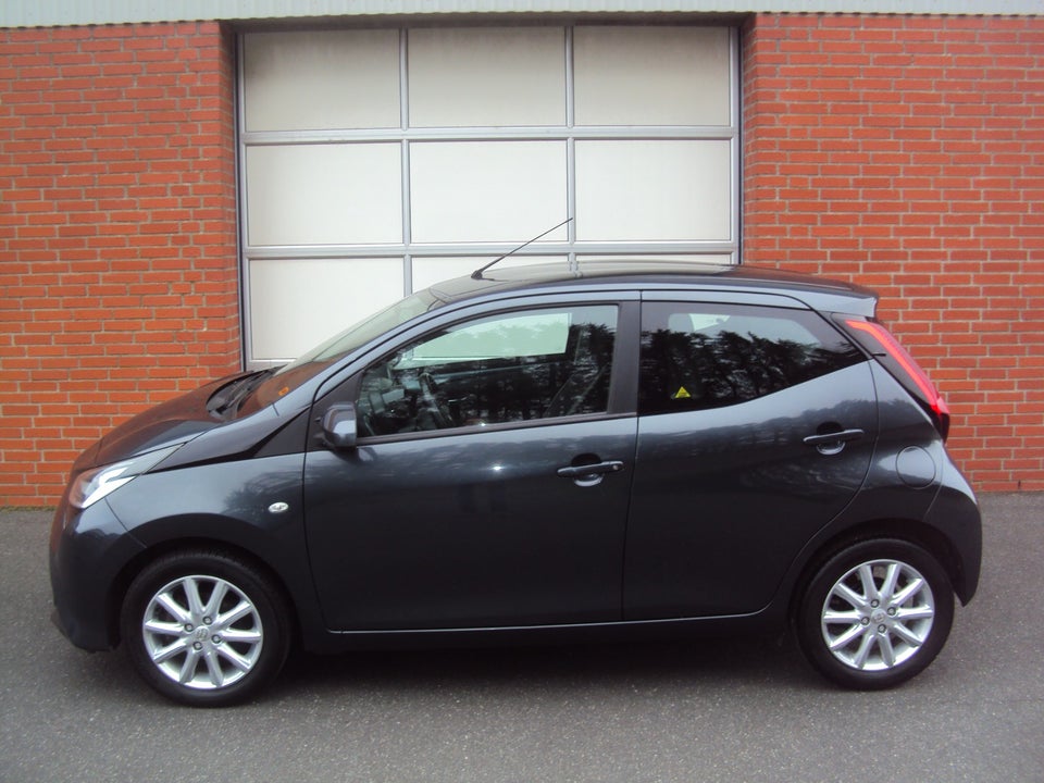 Toyota Aygo 1,0 VVT-i x-plore 5d