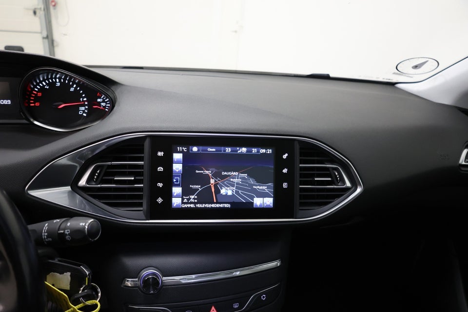 Peugeot 308 1,6 BlueHDi 120 Style Sky 5d