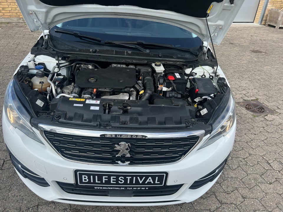 Peugeot 308 1,5 BlueHDi 130 Allure Sky 5d