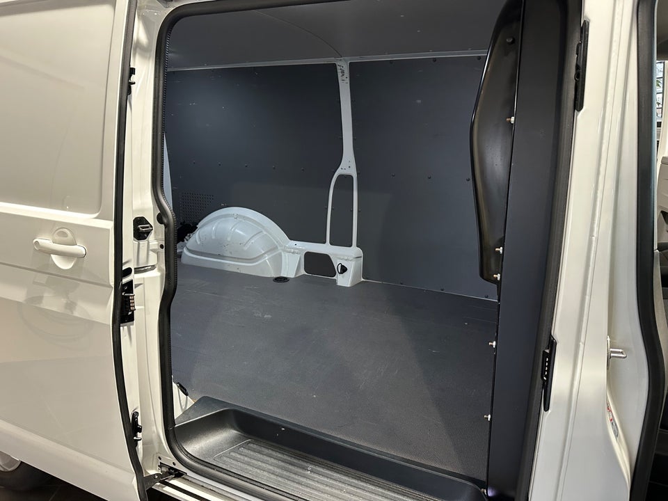 VW Transporter 2,0 TDi 150 Kassevogn DSG lang