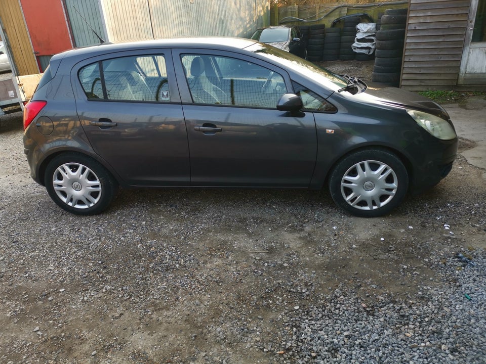 Opel Corsa 1,4 16V Cosmo 5d