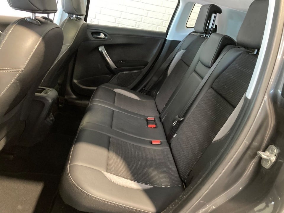 Peugeot 2008 1,2 e-THP 110 Allure Sky 5d