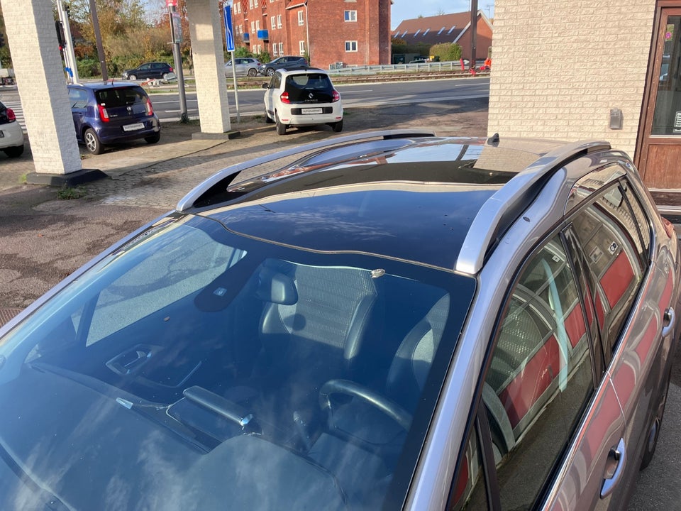 Peugeot 2008 1,2 e-THP 110 Selection Sky 5d