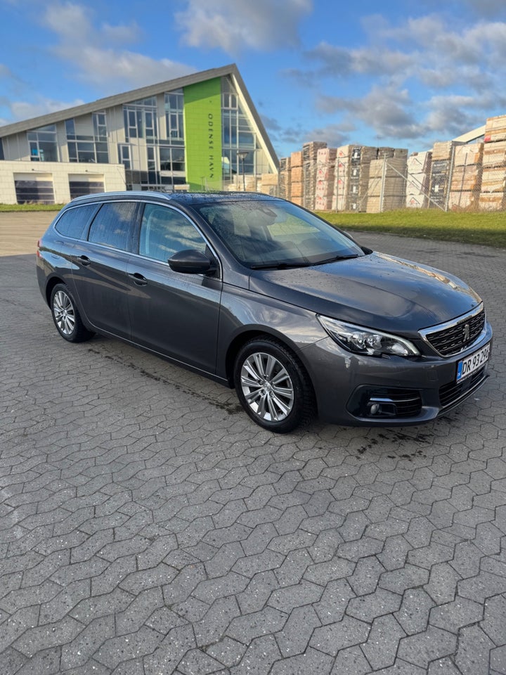 Peugeot 308 1,2 PureTech 130 Prestige SW 5d