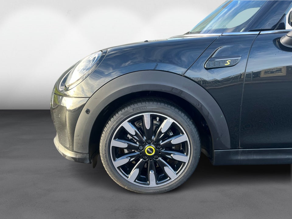 MINI Cooper SE Essential 3d