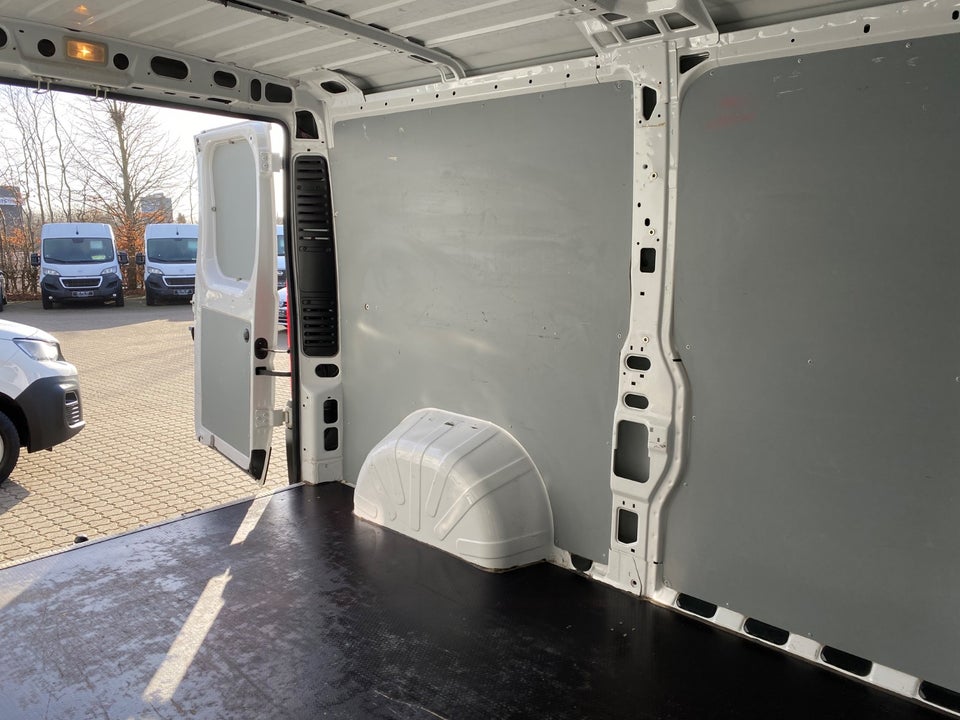 Peugeot Boxer 330 2,2 BlueHDi 140 L2H1 Premium