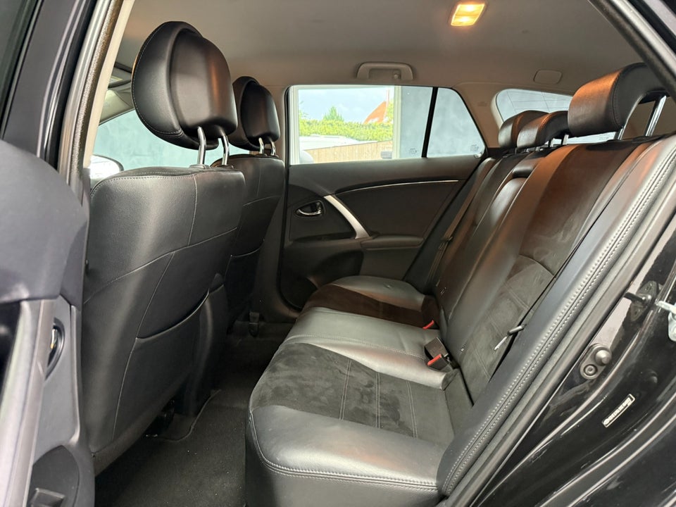 Toyota Avensis 1,8 VVT-i T2 Premium Touring Sports 5d