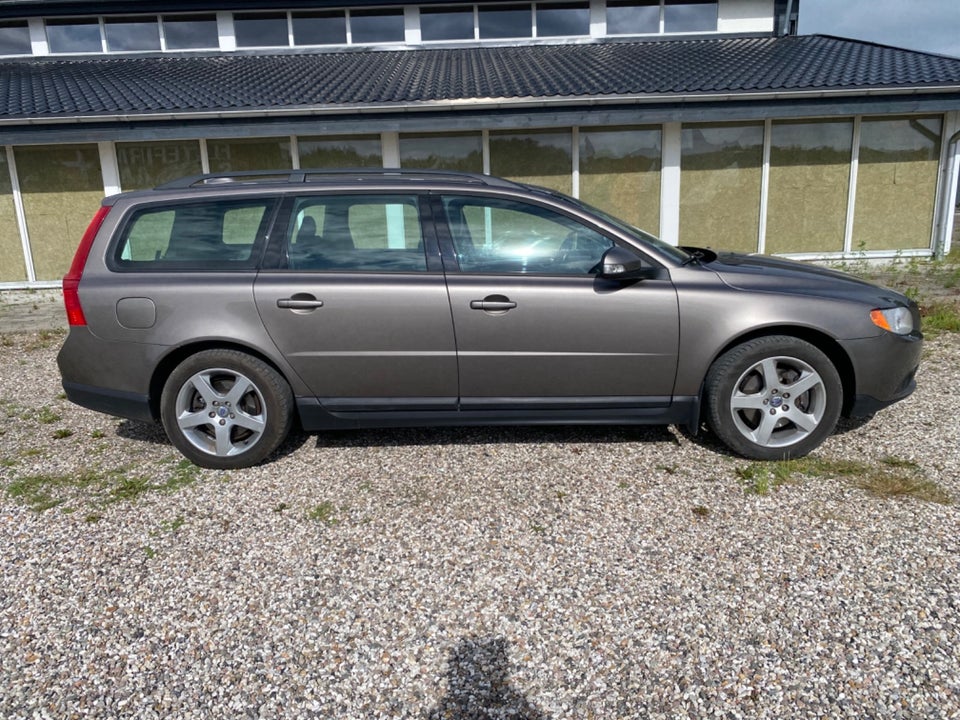 Volvo V70 2,5 T Momentum aut. 5d