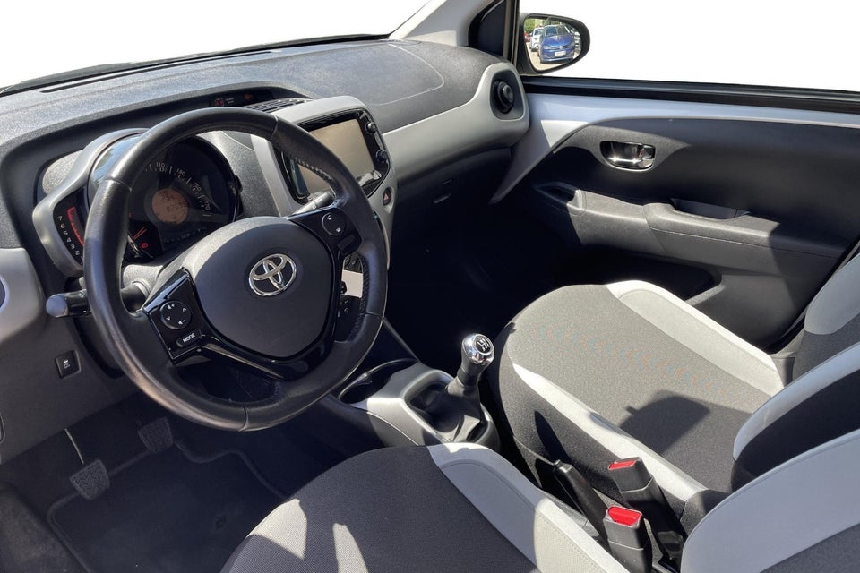Toyota Aygo 1,0 VVT-i x-play 5d