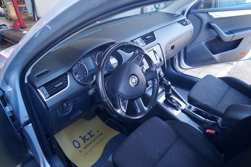 Skoda Octavia 2,0 TDi 150 Elegance Combi DSG 5d