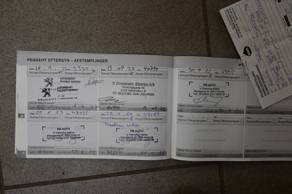 Peugeot 2008 1,2 e-THP 110 Selection Sky 5d