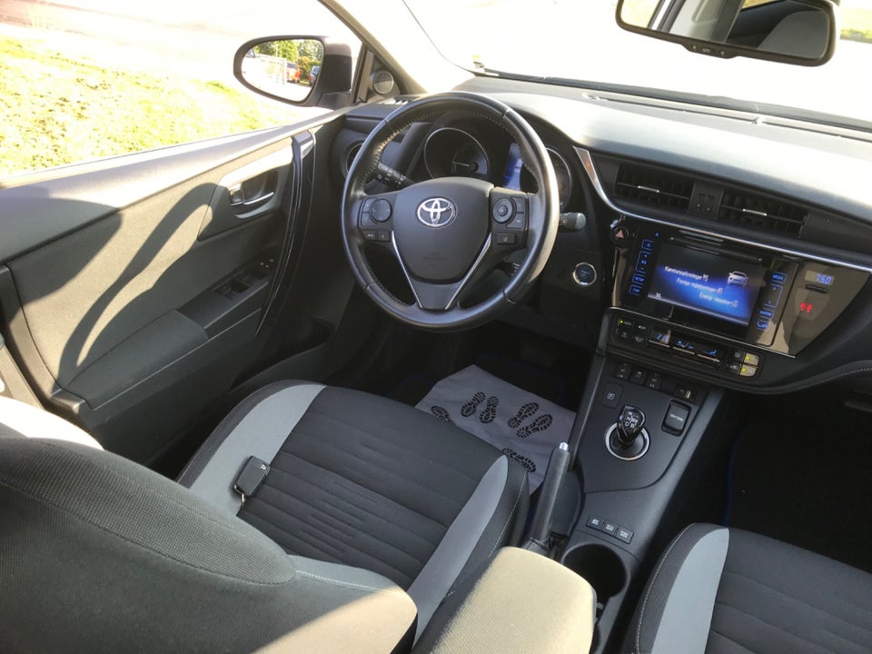 Toyota Auris 1,8 Hybrid H2 Comfort Touring Sports CVT 5d