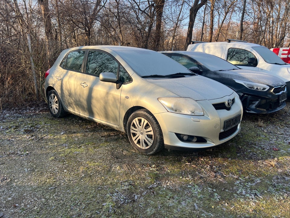 Toyota Auris 1,4 D-4D Terra 5d