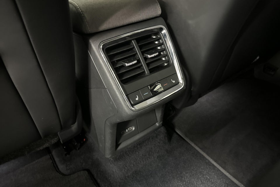 Skoda Enyaq 60 iV Plus 5d