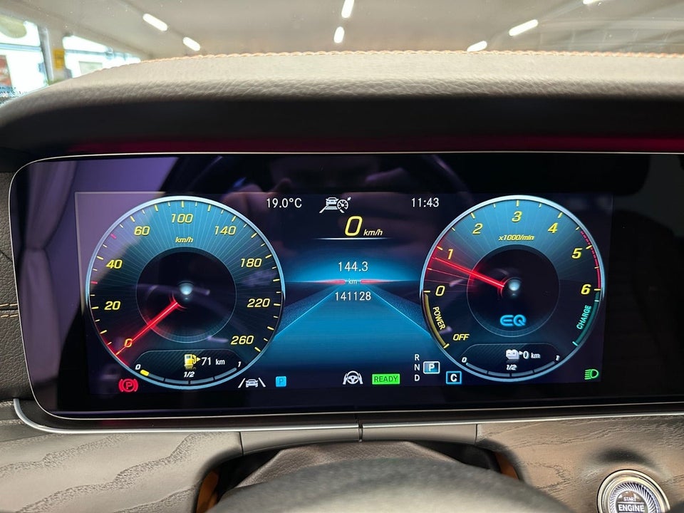 Mercedes E300 de 2,0 AMG Line stc. aut. 5d